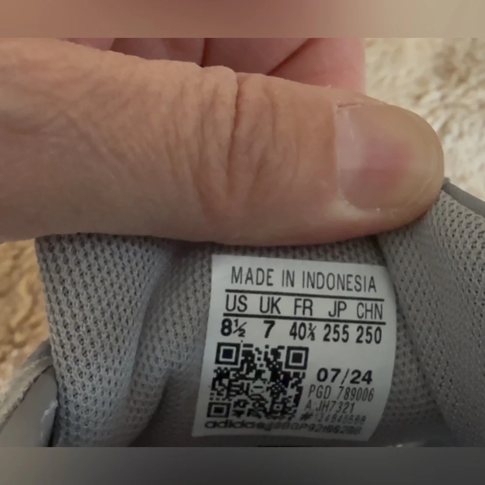 Adidas Run 70s 2.0 Foam Footbed Sneakers Worn Once - Picture 7 of 7